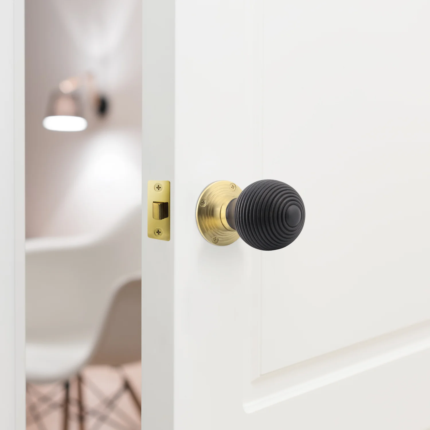 Beehive Ebony/Brass Wooden Mortice/Rim Door Knob Kit - 76mm Latch - Image 5