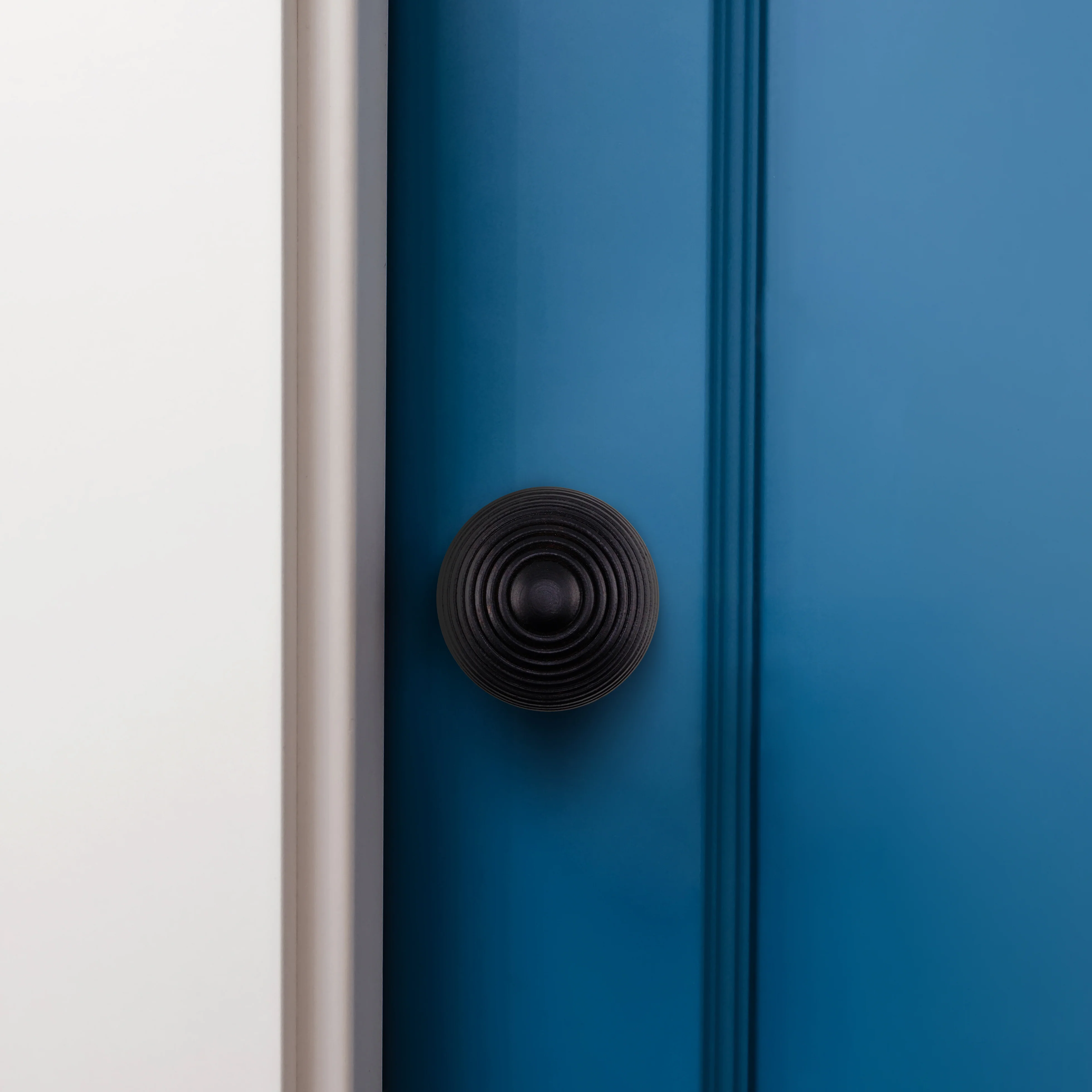 Beehive Ebony/Brass Wooden Mortice/Rim Door Knob Kit - 76mm Latch - Image 6
