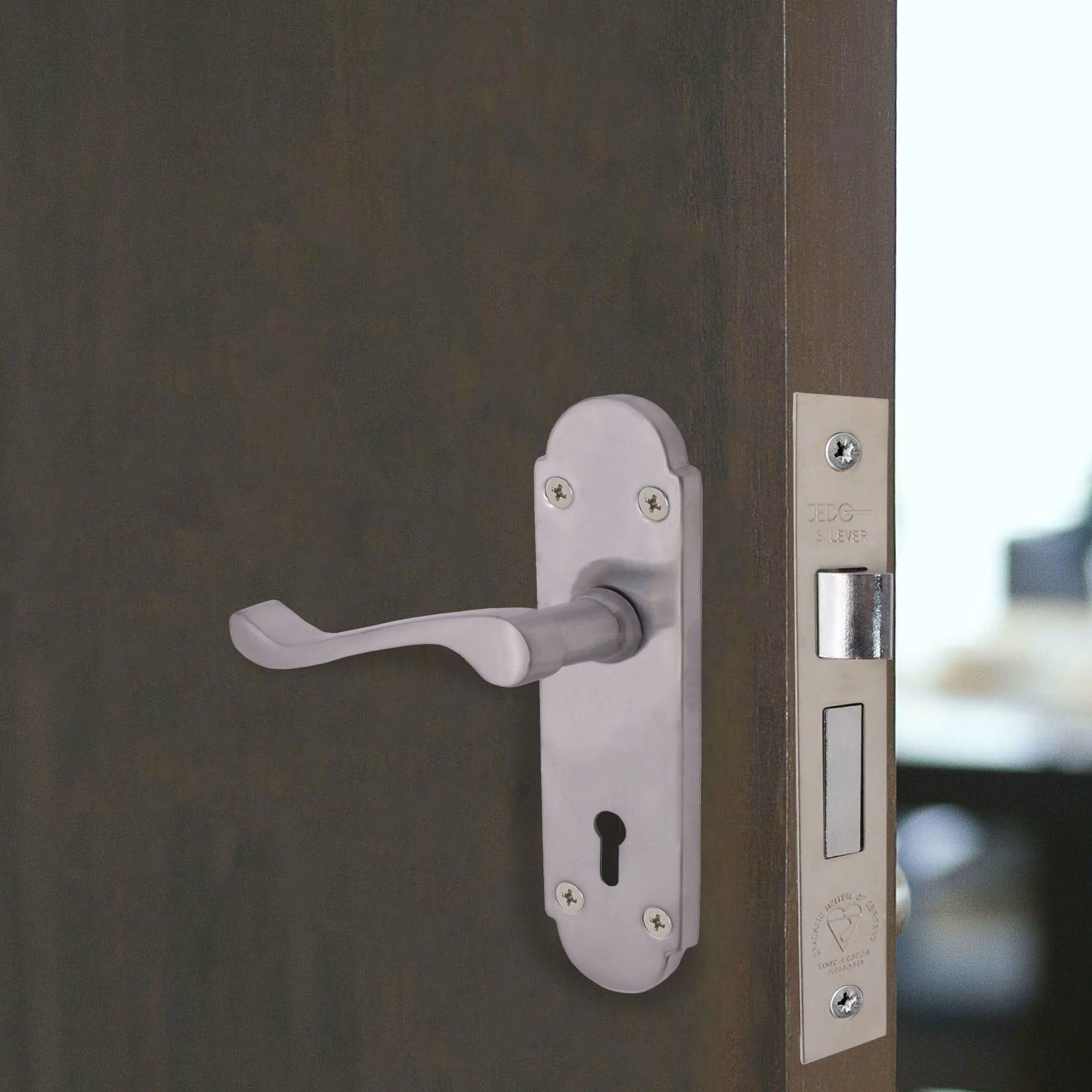 Victorian Rectory Satin Chrome Lever Door Handle Pack - BS3621 5 Lever Lock - Image 6
