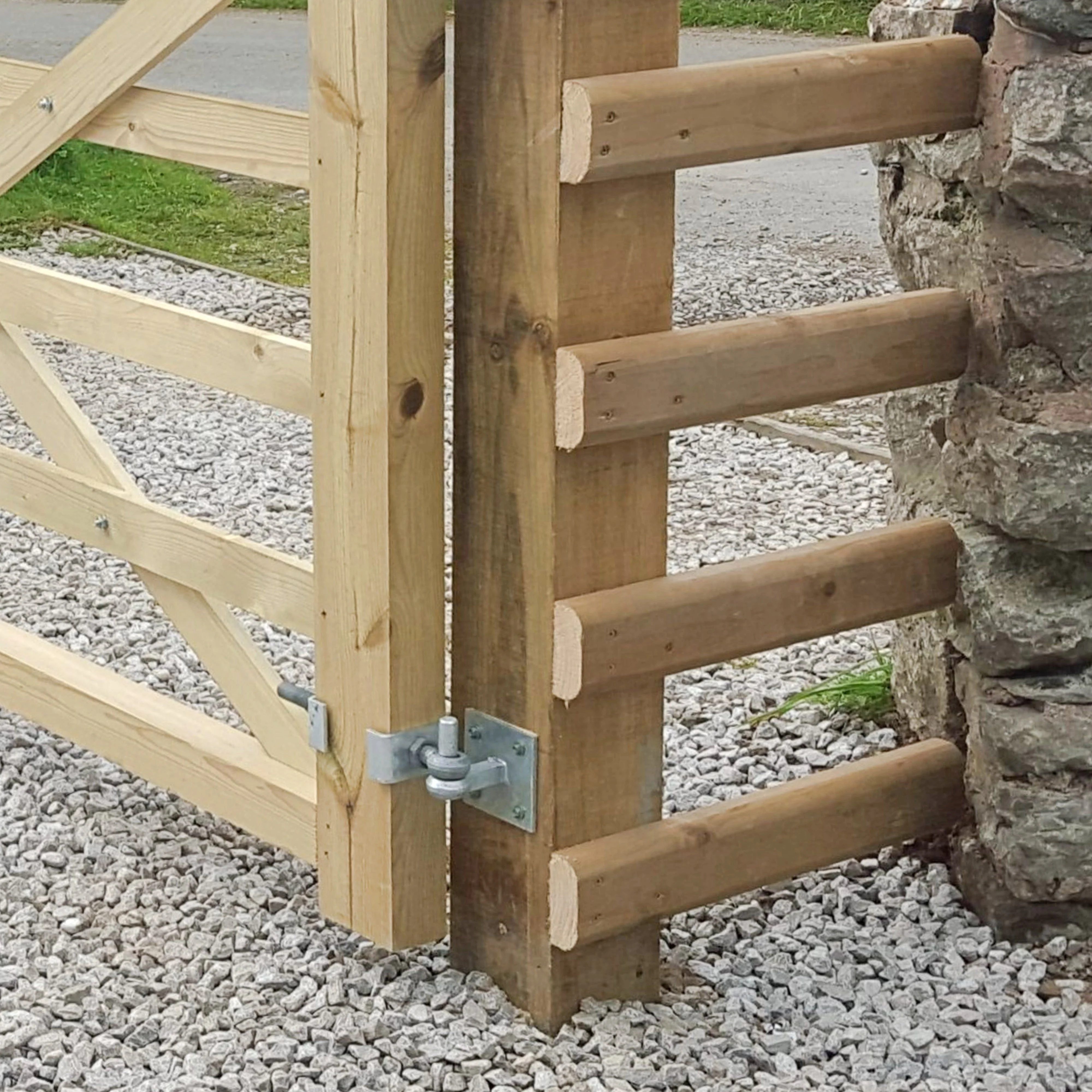 Field Gate Hinge Set Double Strap Adjustable Hook On Plate - (12" / 300mm) - Hot Dip Galvanised - Image 4