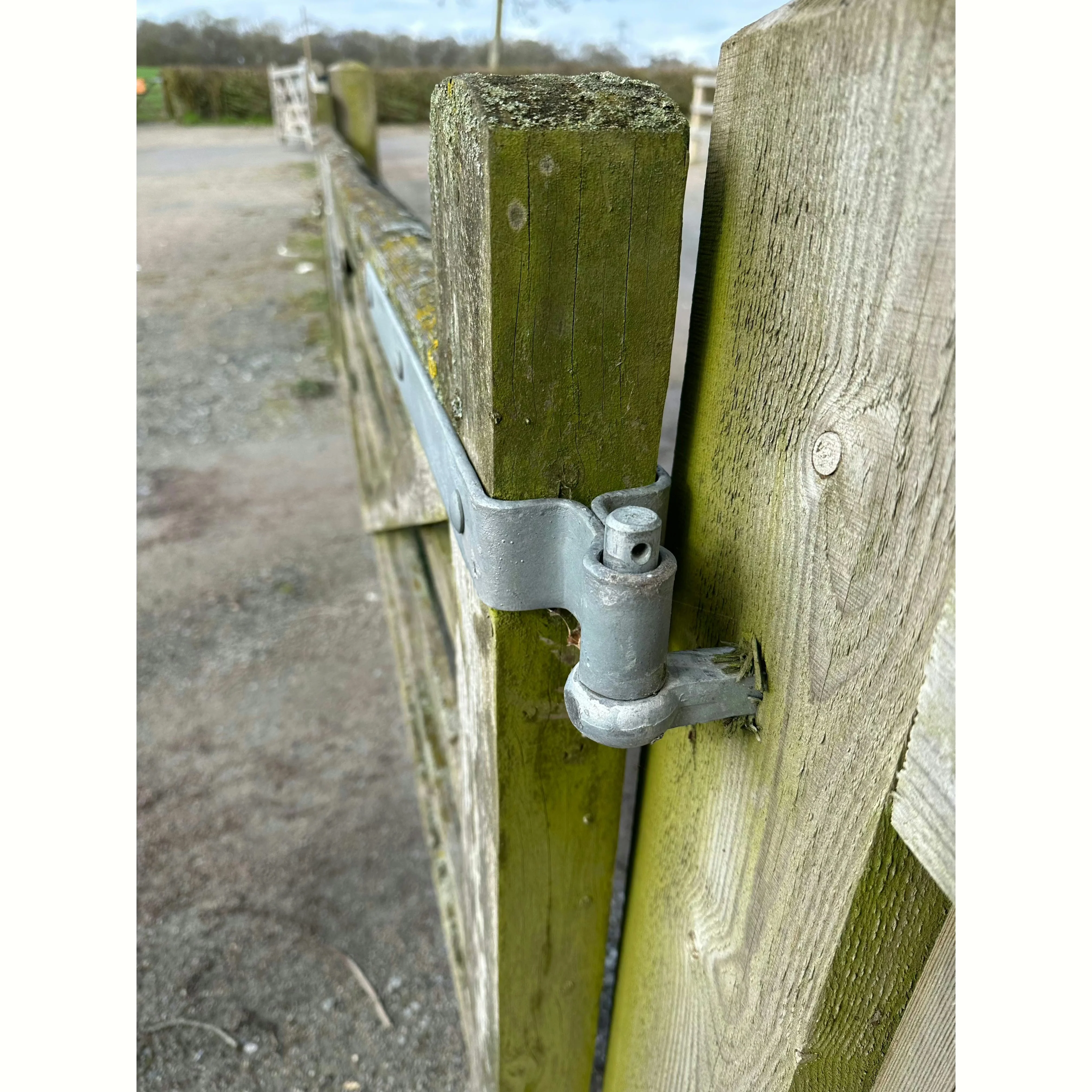 Field Gate Hinge Set Double Strap Adjustable Hook to Drive - (18" / 450mm) - Hot Dip Galvanised - Image 9
