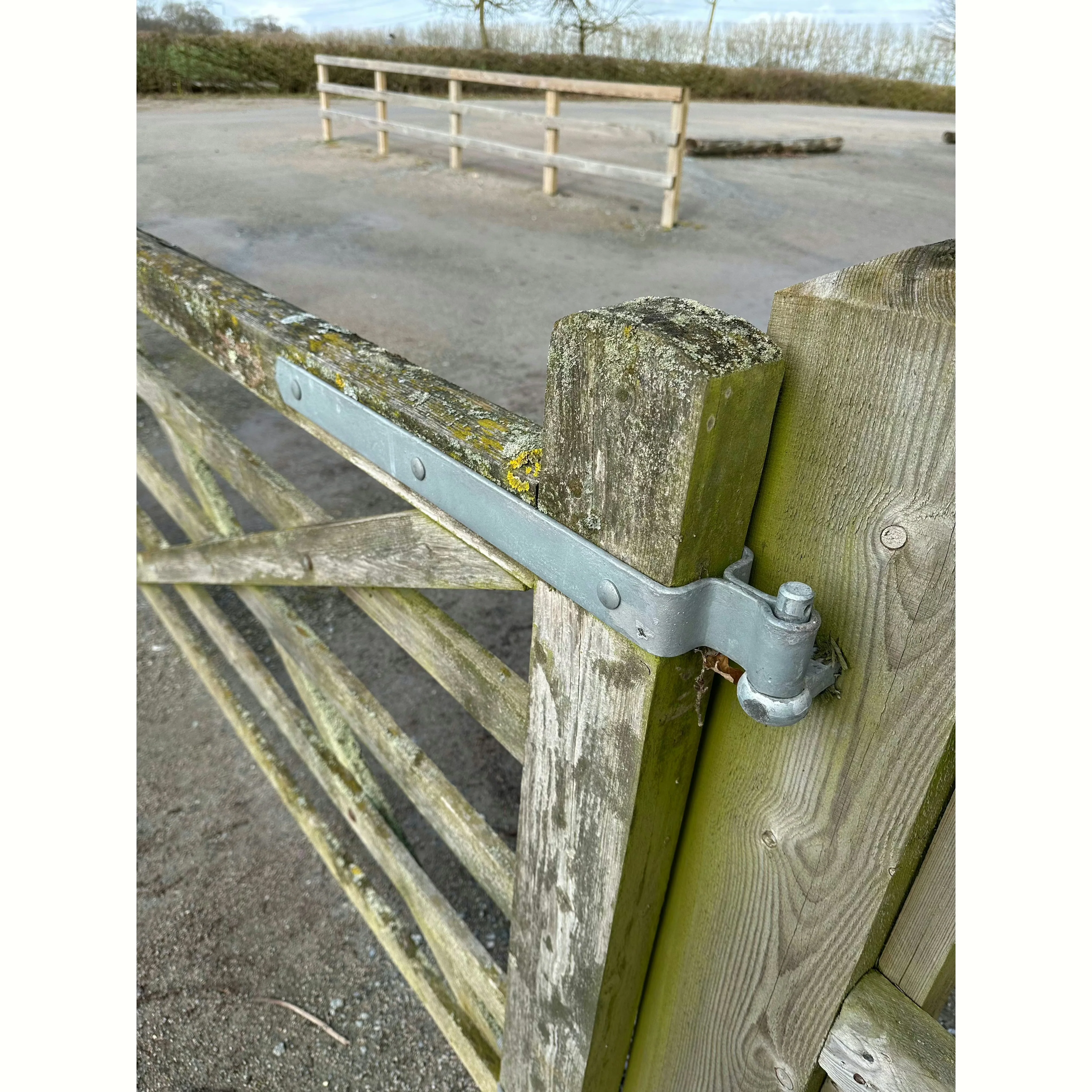 Field Gate Hinge Set Double Strap Adjustable Hook to Drive - (24" / 600mm) - Hot Dip Galvanised - Image 10