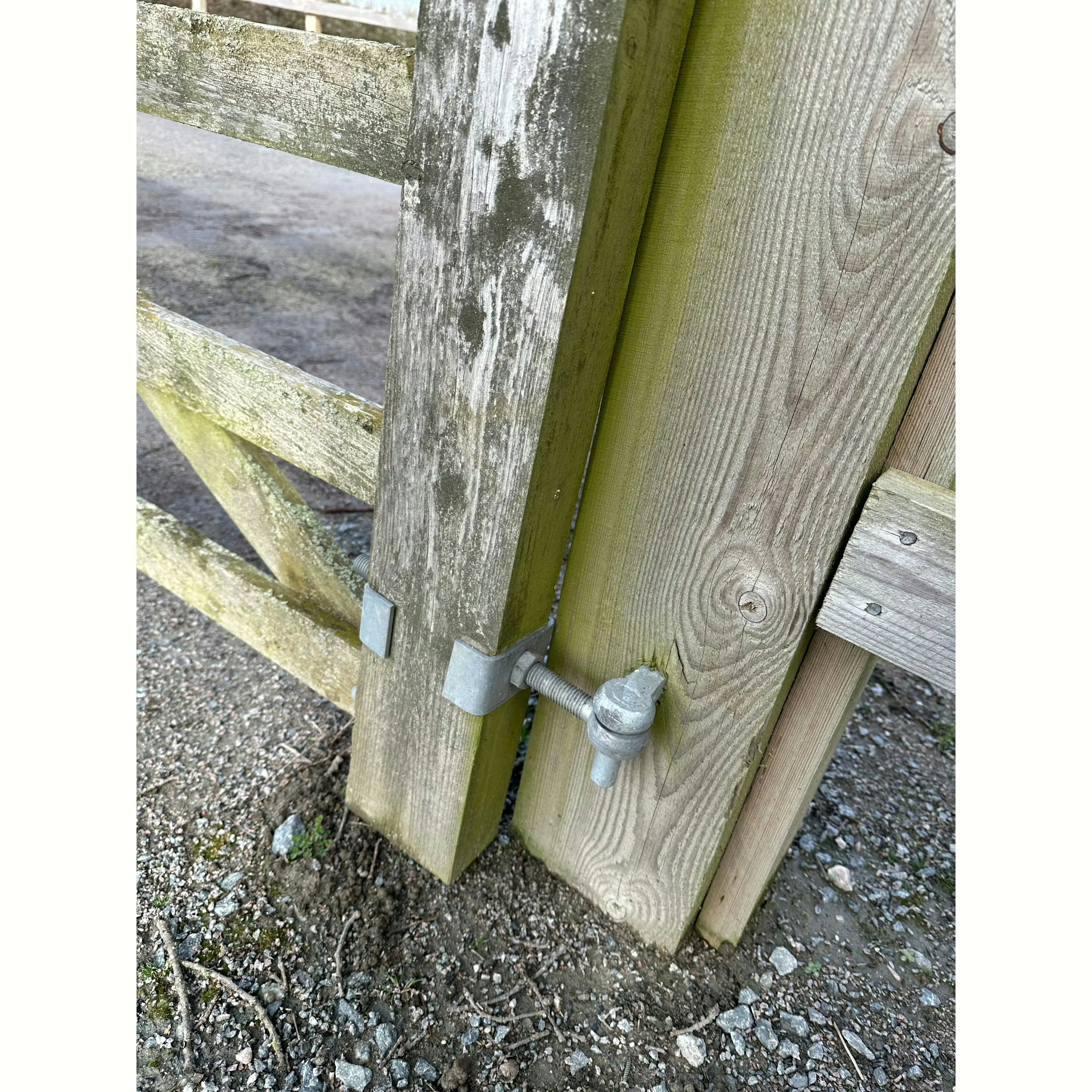 Field Gate Hinge Set Double Strap Adjustable Hook to Drive - (24" / 600mm) - Hot Dip Galvanised - Image 6