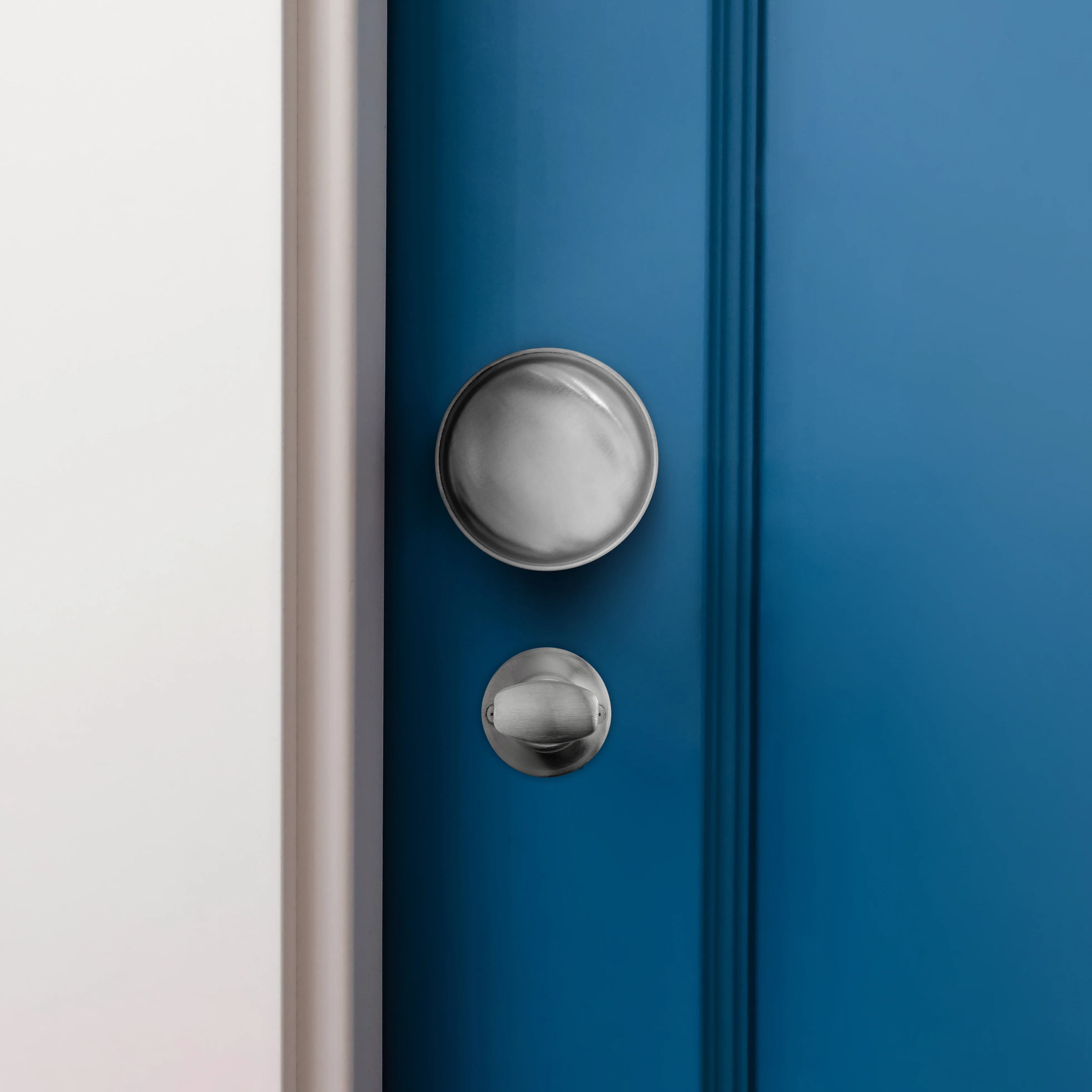 Victorian Ringed Satin Chrome Mortice Door Knob Kit - 80mm Bathroom Lock - 76mm Hinges - Image 6