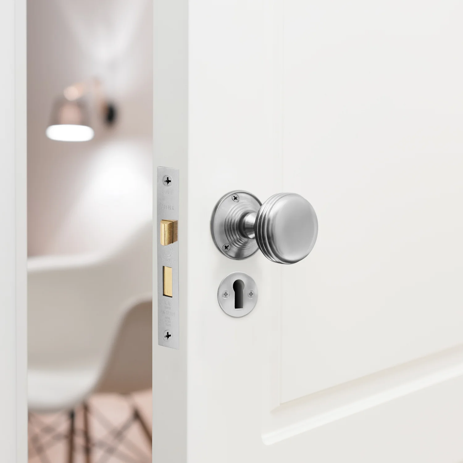 Victorian Ringed Satin Chrome Mortice Door Knob Kit - 80mm Sashlock - 76mm Hinges - Image 5