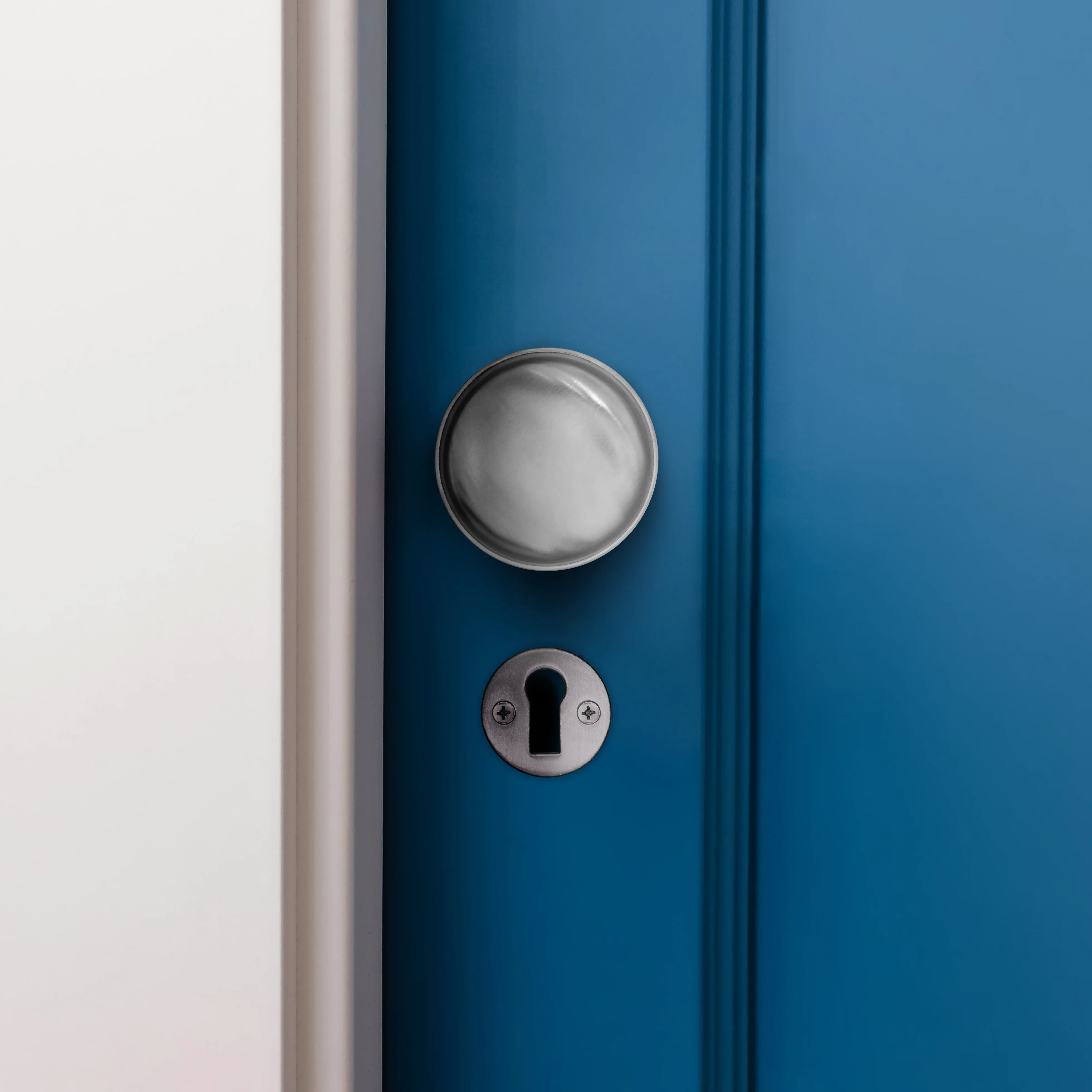 Victorian Ringed Satin Chrome Mortice Door Knob Kit - 80mm Sashlock - 76mm Hinges - Image 6