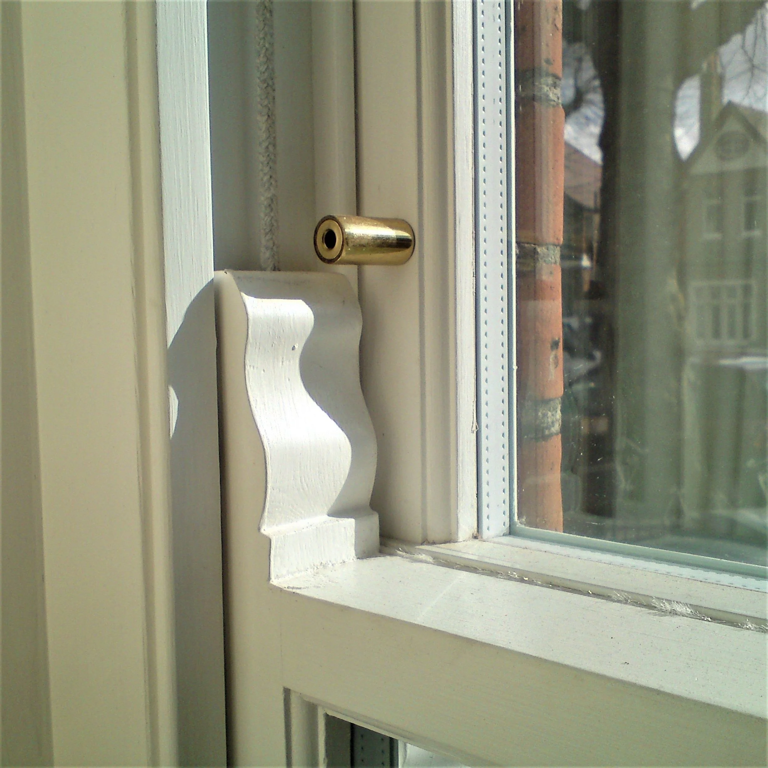 Locking Security Sash Window Stop Set - Pack of 2 with Key - Polished Brass - Image 6