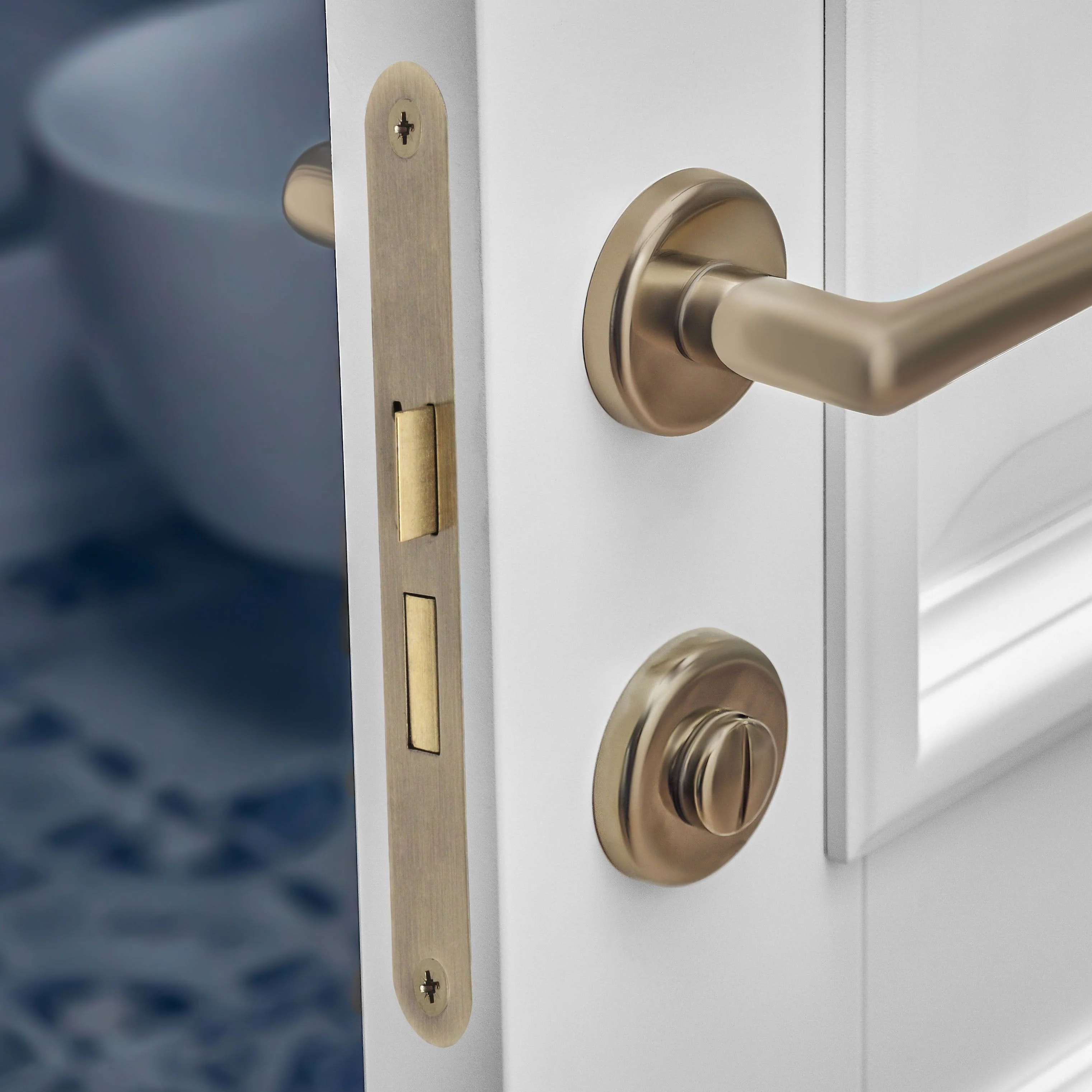 Mortice Bathroom Lock Radius Faceplate - 64mm Case / 44mm Backset - Antique Brass - Image 5