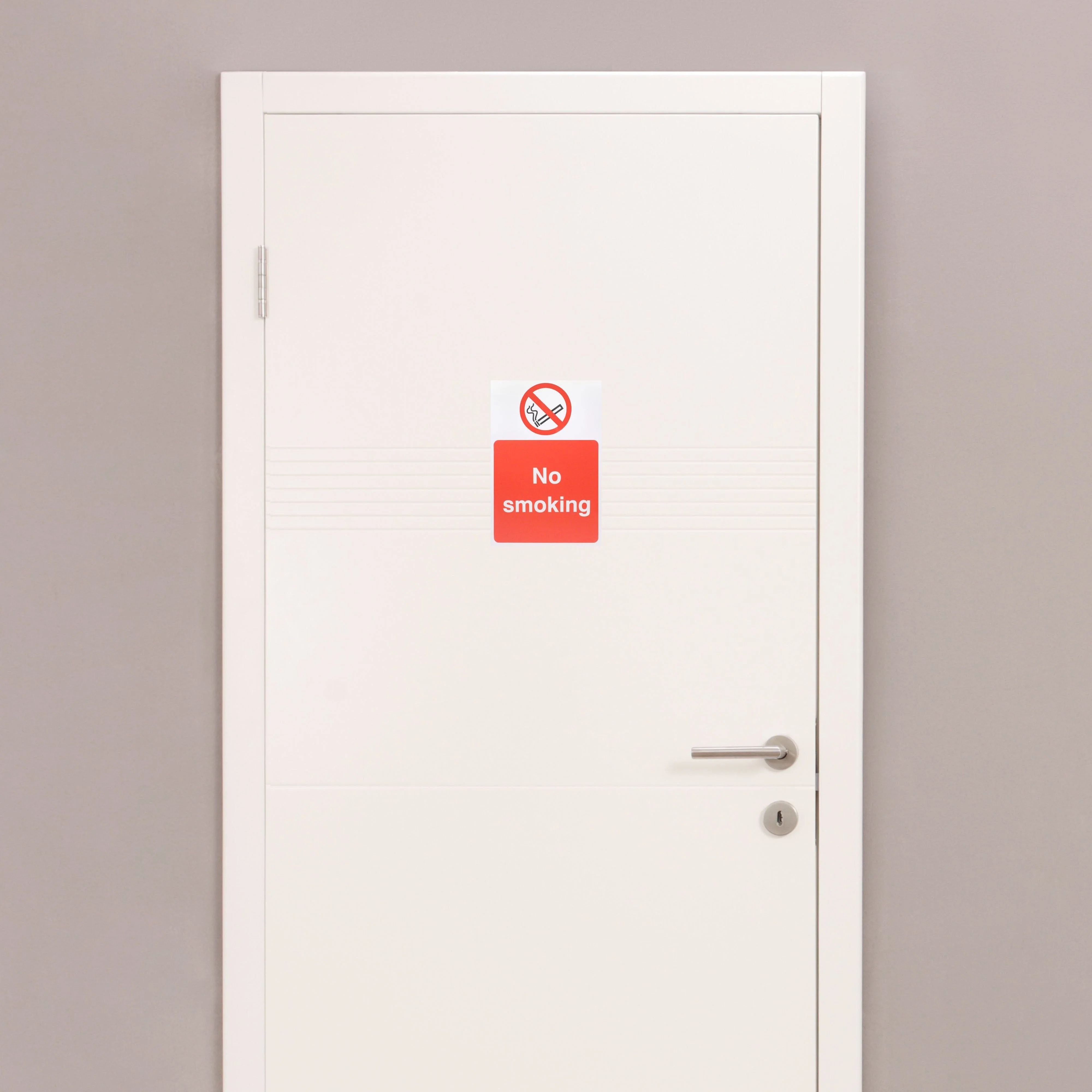 No Smoking 400x600mm Screw Fixed - Image 5