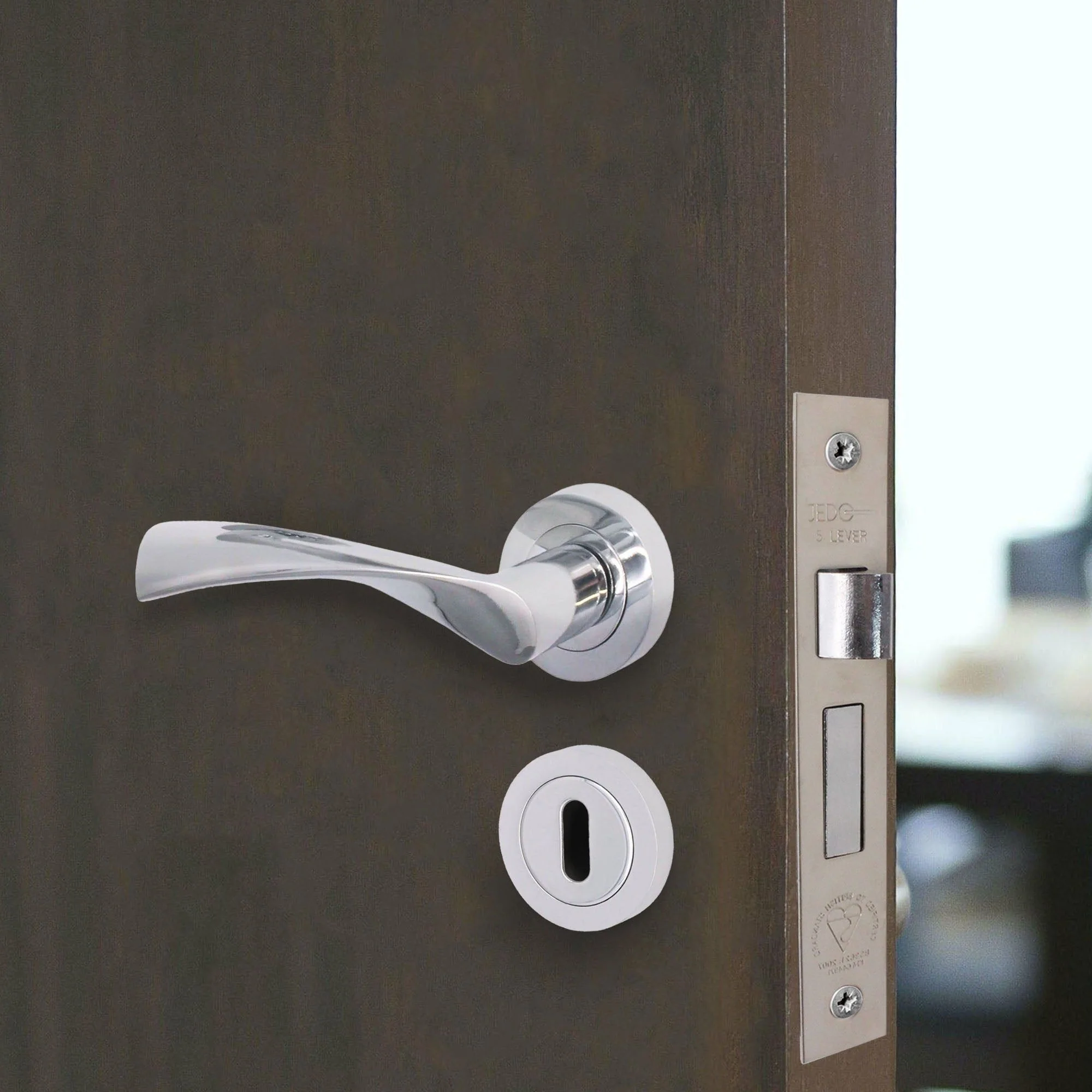 Nola Polished Chrome Lever on Rose Door Handle Pack - BS3621 5 Lever Lock - Image 6