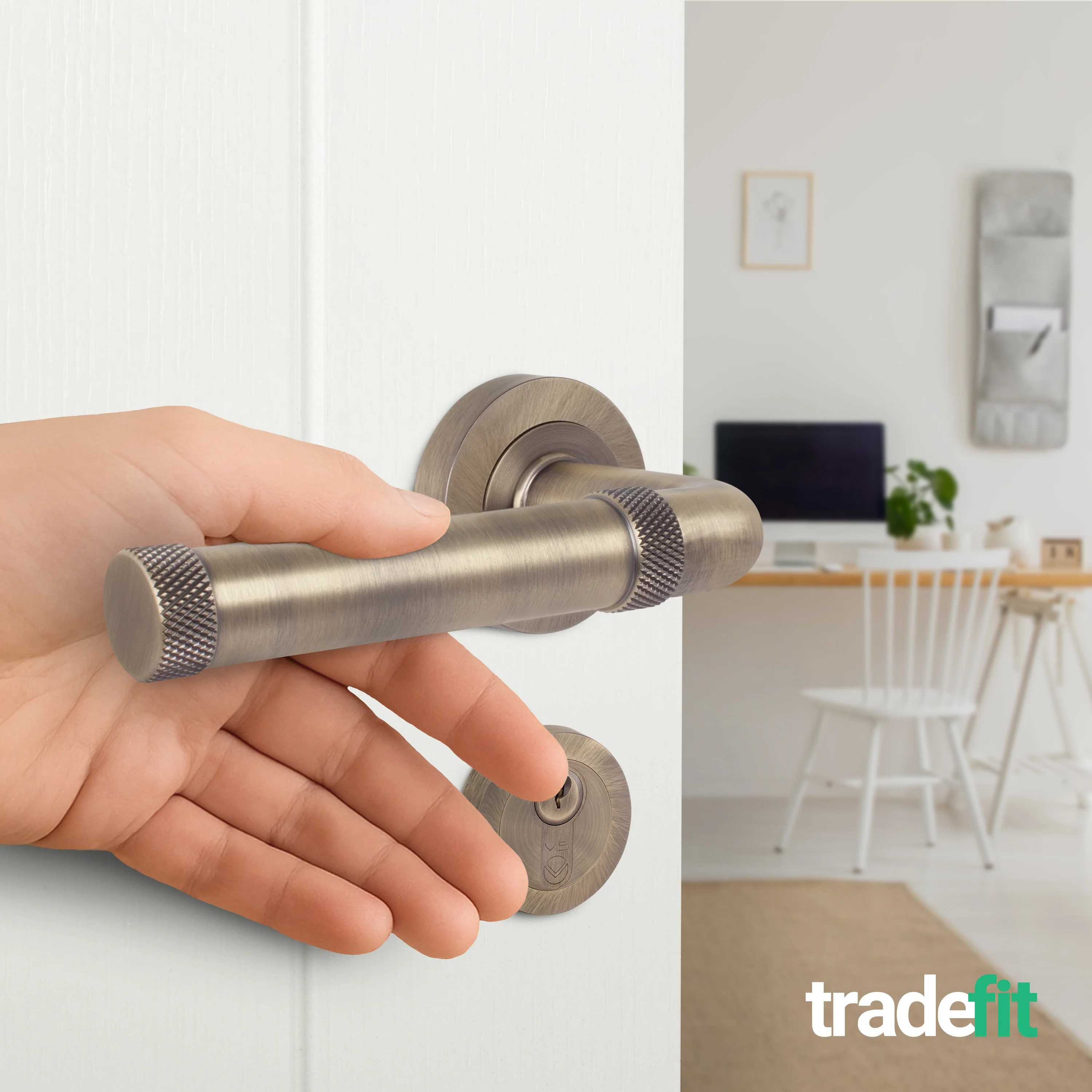 Santana Antique Brass Lever on Rose Door Handle Kit - Medium Duty FD30/60 - 80mm Euro Sashlock and Thumbturn Cylinder - Keyed Alike - Image 6