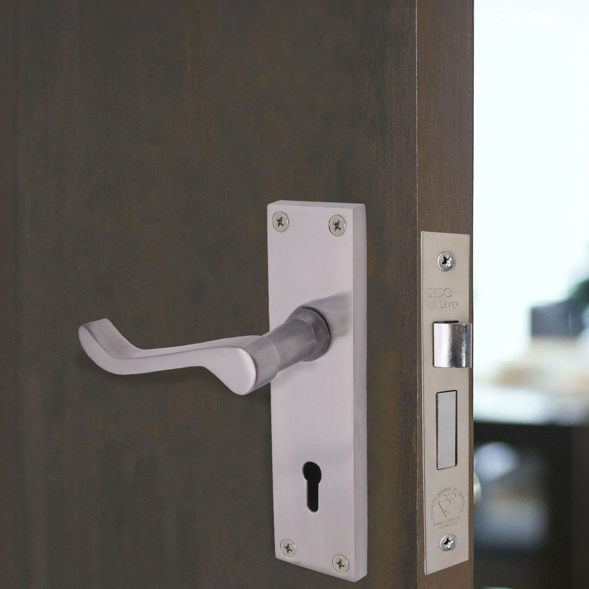 Victorian Scroll Satin Chrome Lever Door Handle Pack - BS3621 5 Lever Lock - Image 6