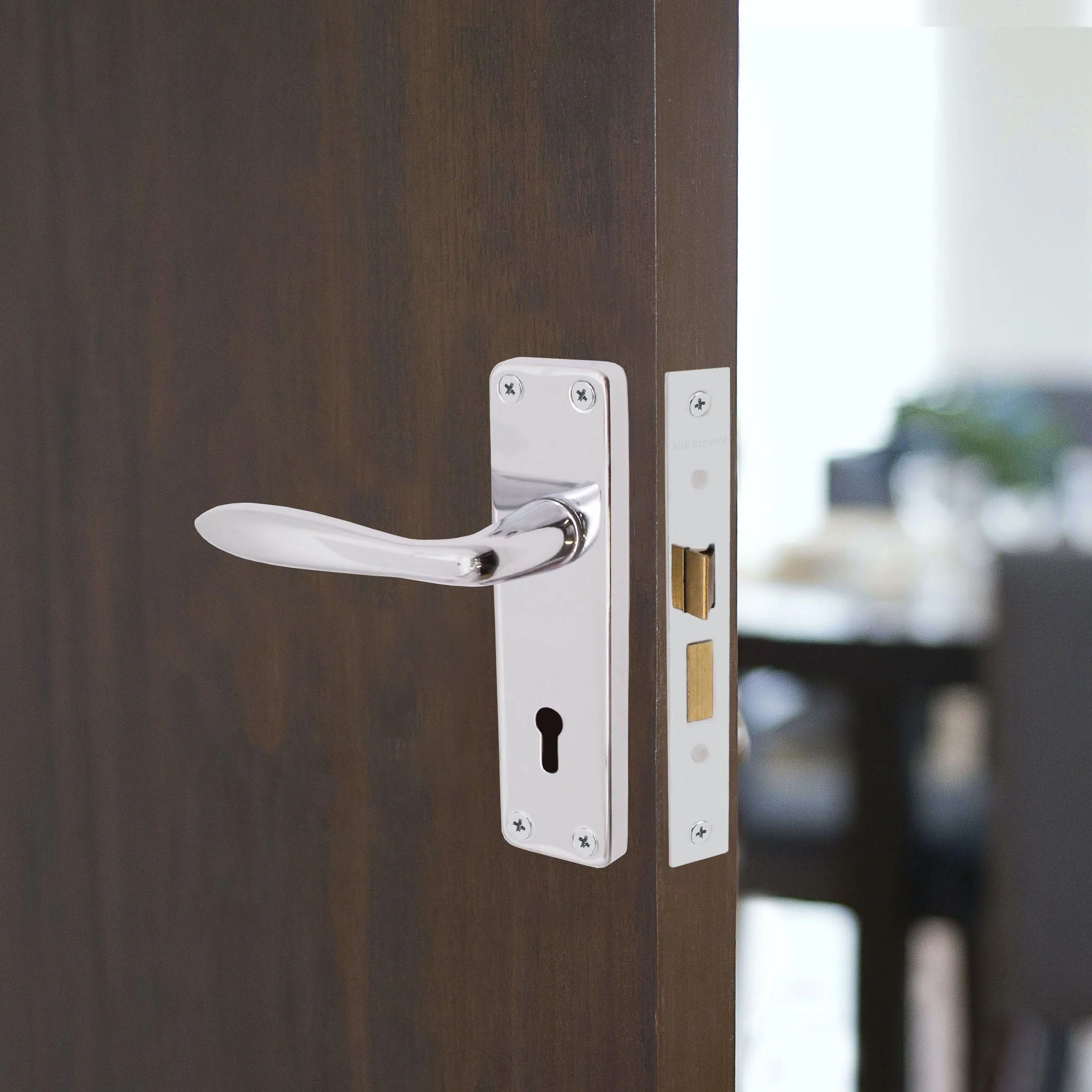 Sassari Polished Chrome Lever Lock Door Handle - Keyhole - Image 5